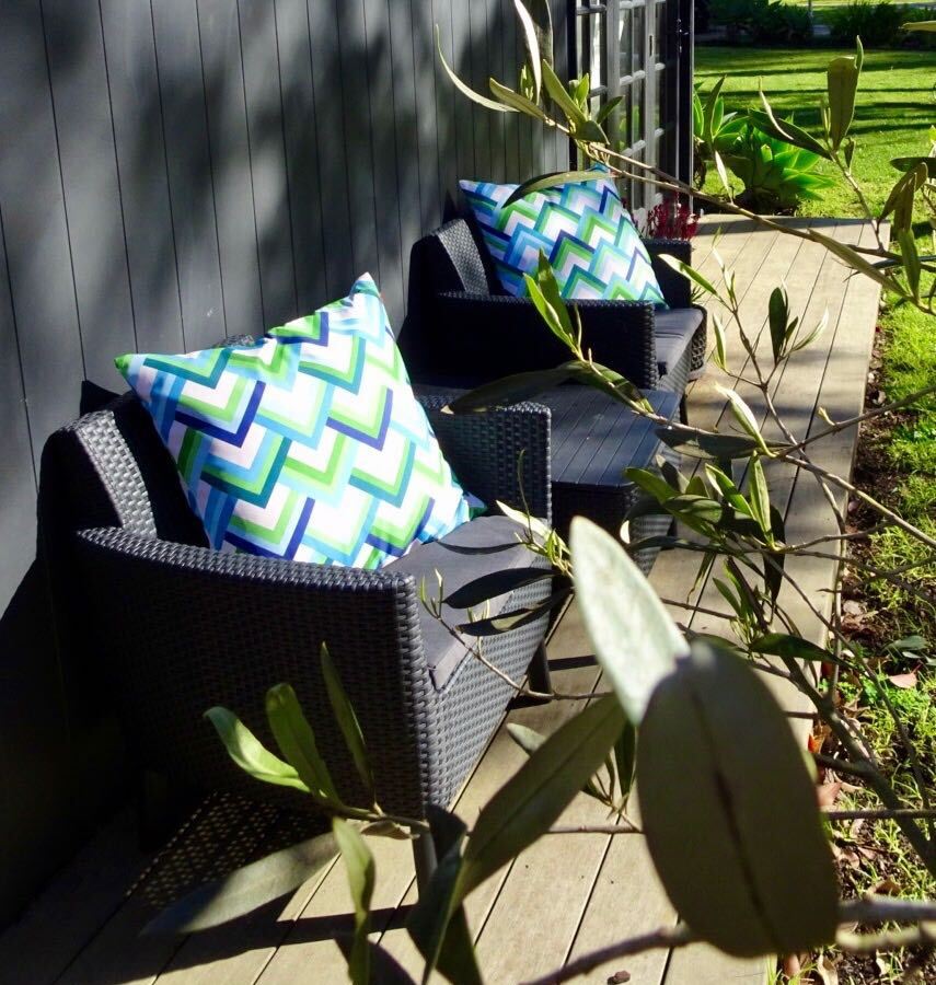 Chill on your front deck and feel the warmth of the morning sun. Relax and breathe in the country air
